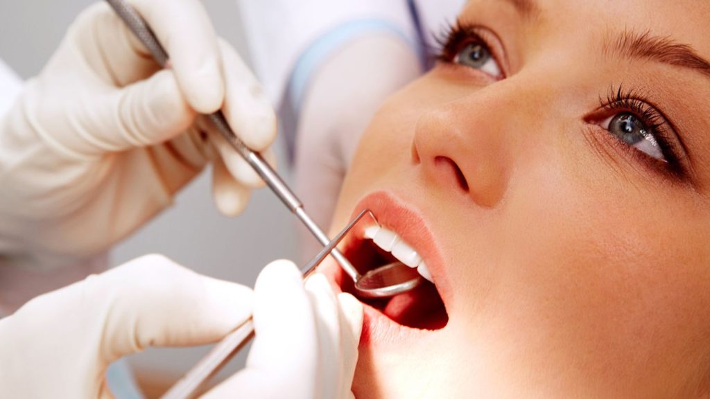 complicatii implant dentar
