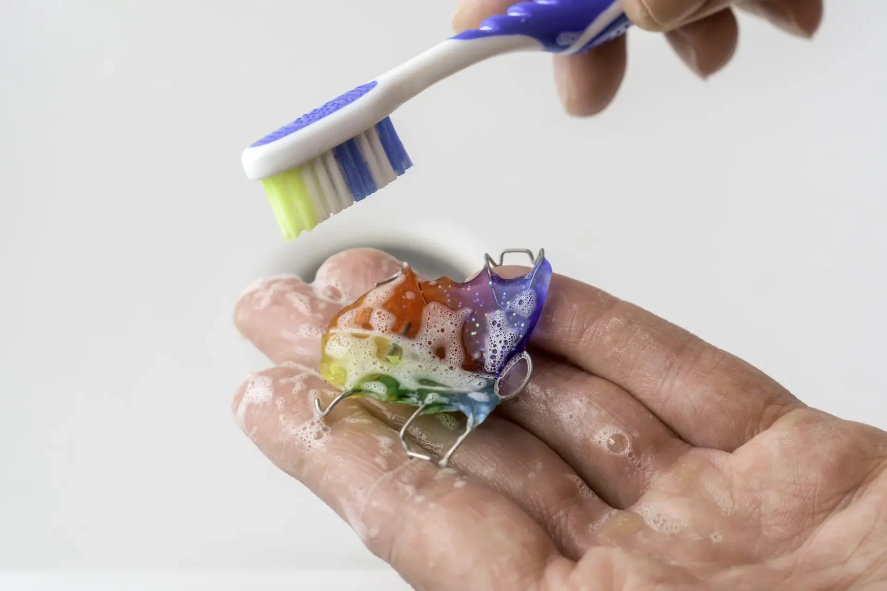 curatarea aparatului dentar mobil