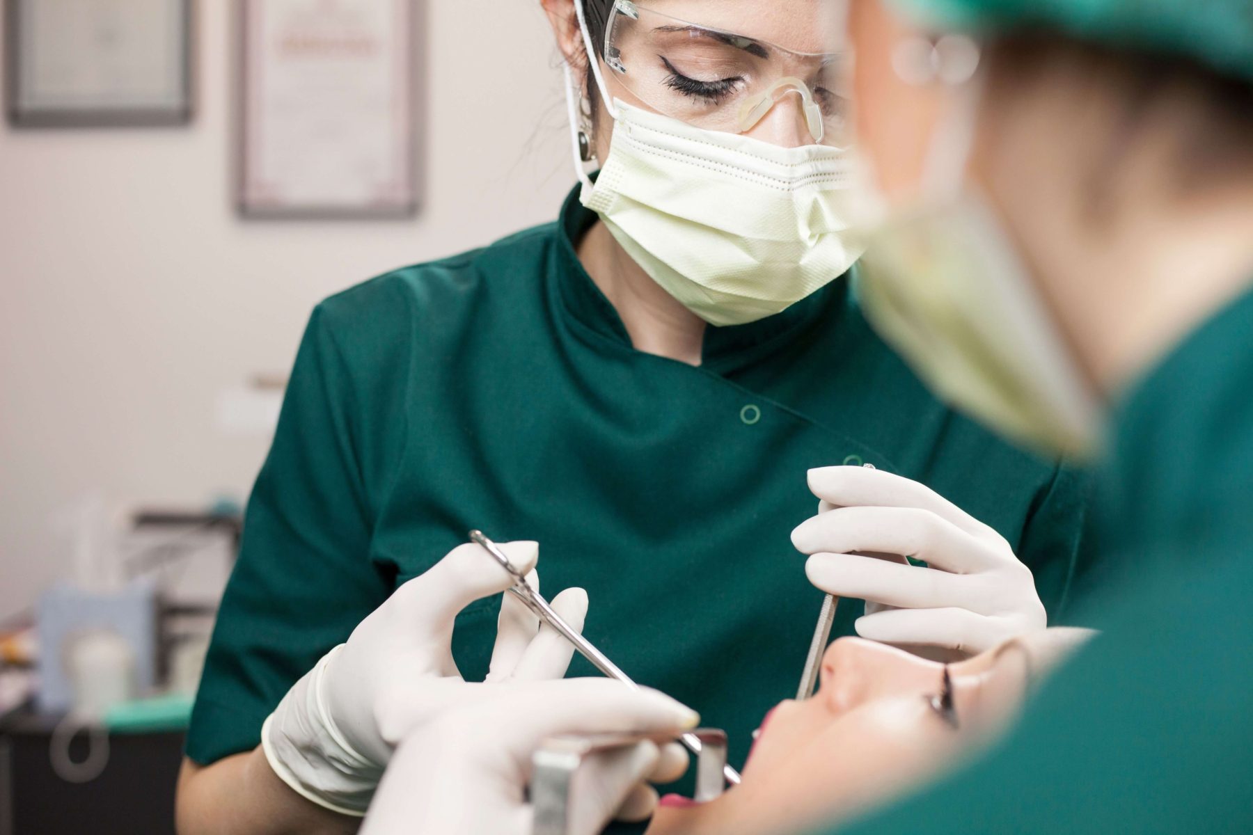 extractie implant dentar