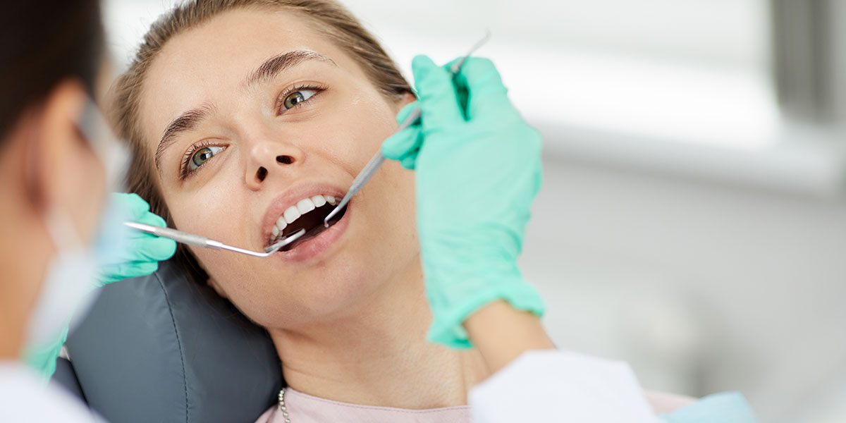 Pretul implantului dentar si cum se calculeaza costurile