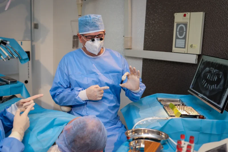 implant dentar straumann la clinica LLLDental