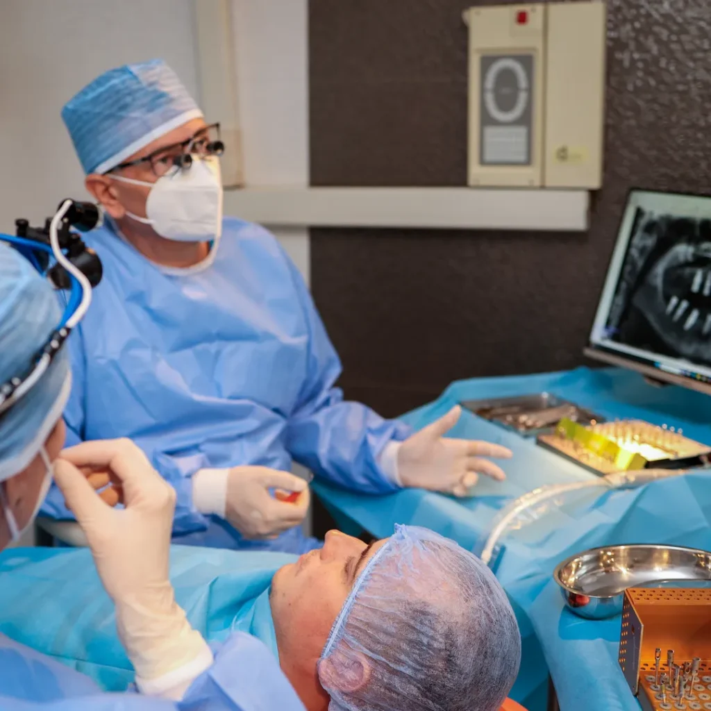 beneficiile implantului dentar straumann